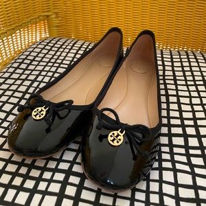 TORY BURCH (BLACK FLATS) 🥿